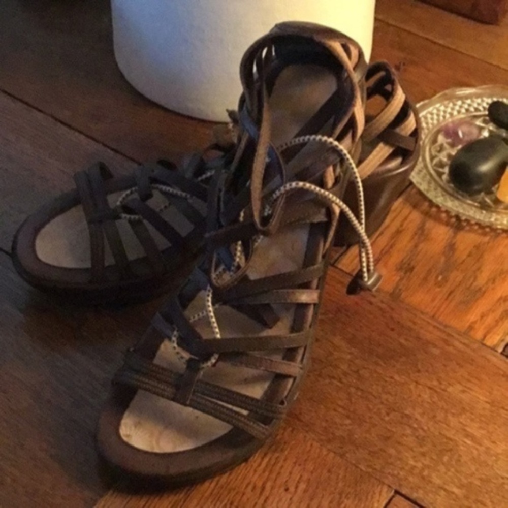 Strappy comfy Sandal by Jambu 👠🌷🌸🌷🌸